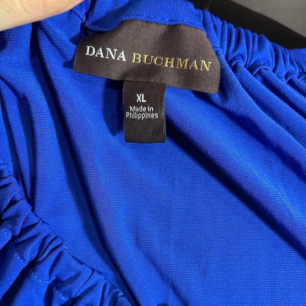 🙋🏻‍♀️2 for $30 when you bundle! 
Blue chain accent blouse - Picture 3 of 4